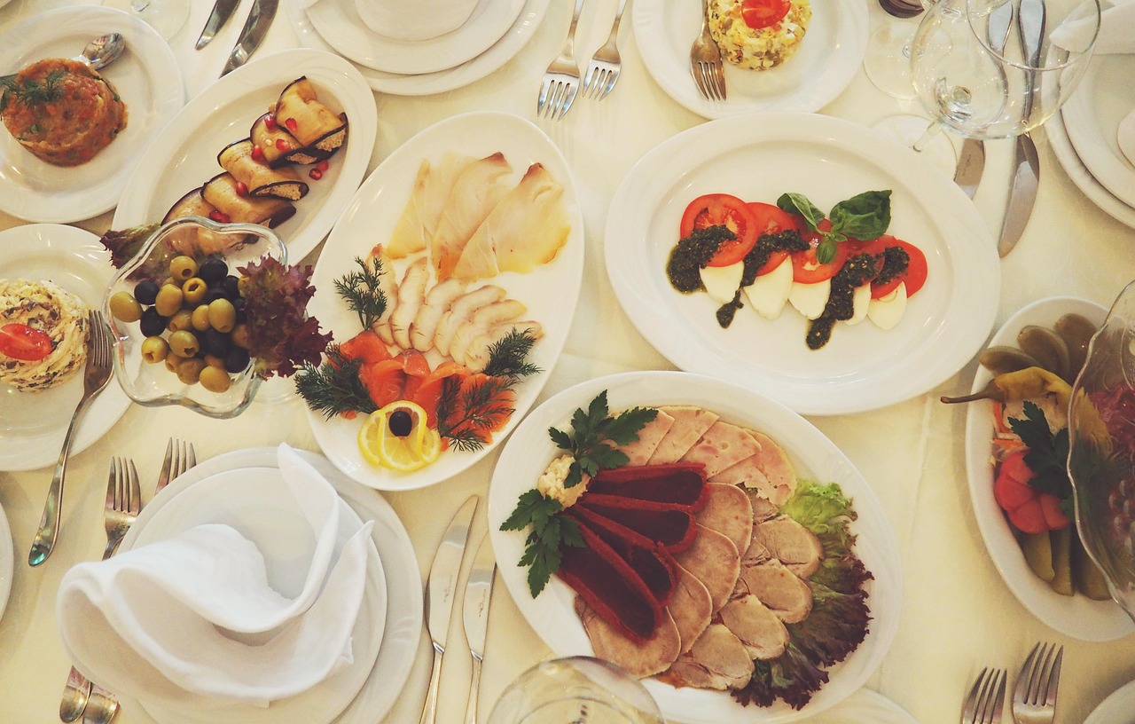 Social Eating with Gestational Diabetes: Holidays, Restaurants, and Special Occasions